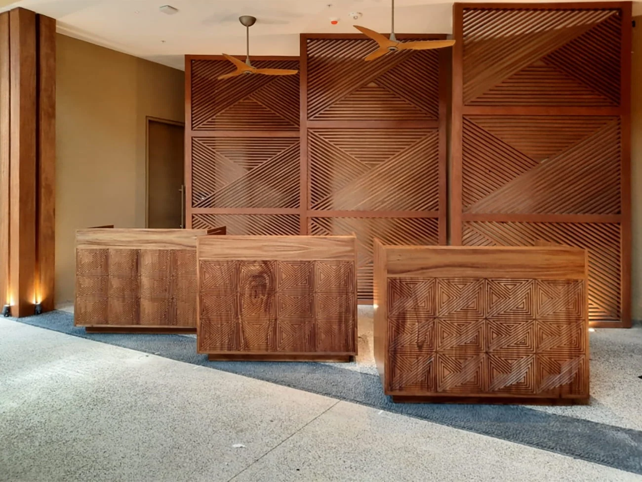 CB4U · Credenza de madera